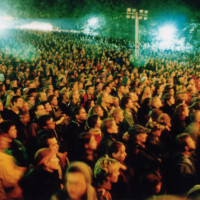 Publikum beim Abschiedskonzert in der Freilichtbühne Weißensee 1998