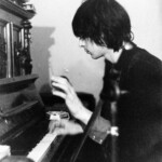 Am Klavier in der Kreuzberger Oranienstr. 45 1969 (aus Blackbox Rio Reiser)